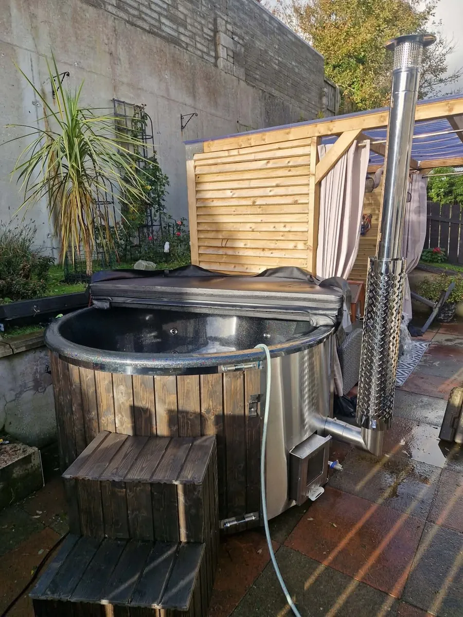 Jacuzzys and Saunas - Image 2