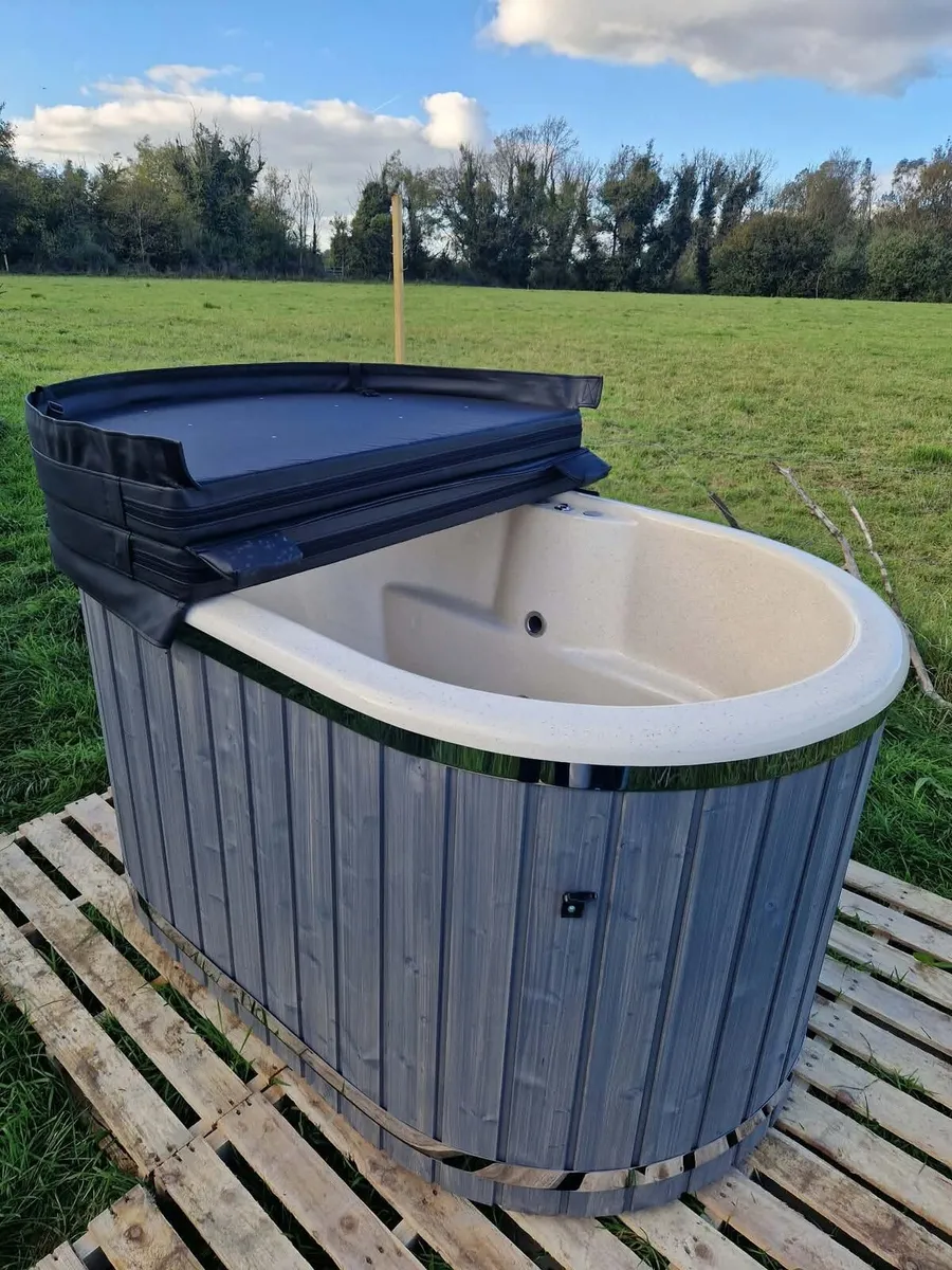 Jacuzzys and Saunas - Image 3