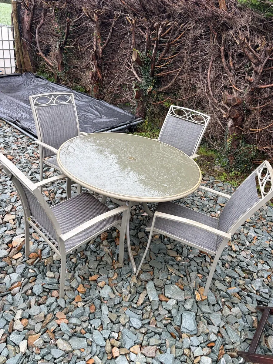 garden table + 4 chairs set - Image 1