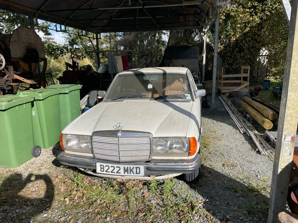 Mercedes 280E - Image 4