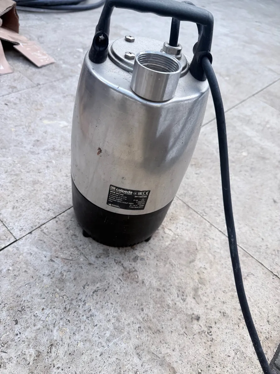 Submersible pump. - Image 1