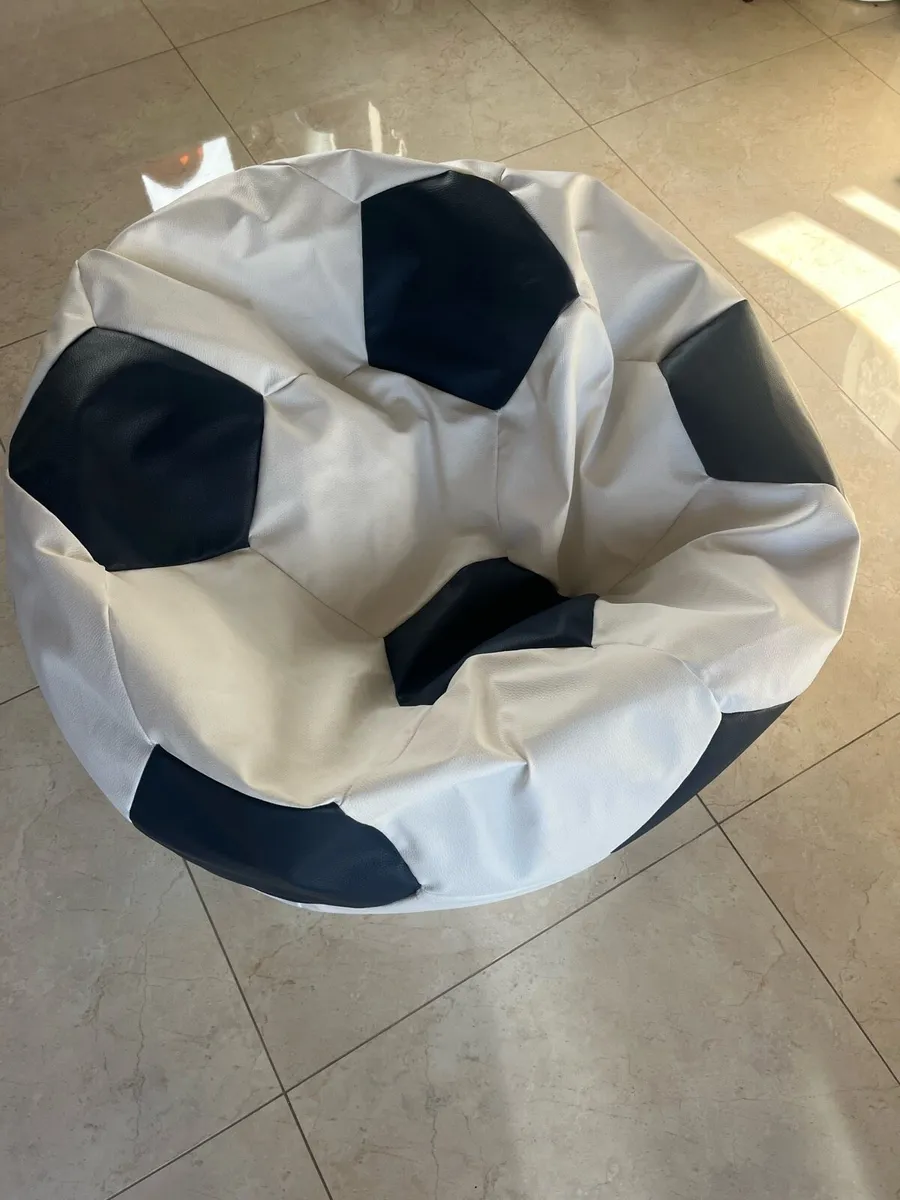 Kids football bean bag - Image 1