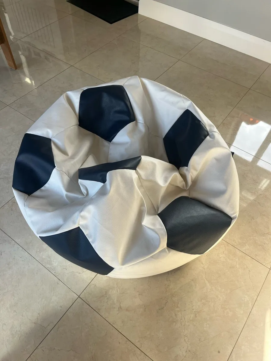 Kids football bean bag - Image 2
