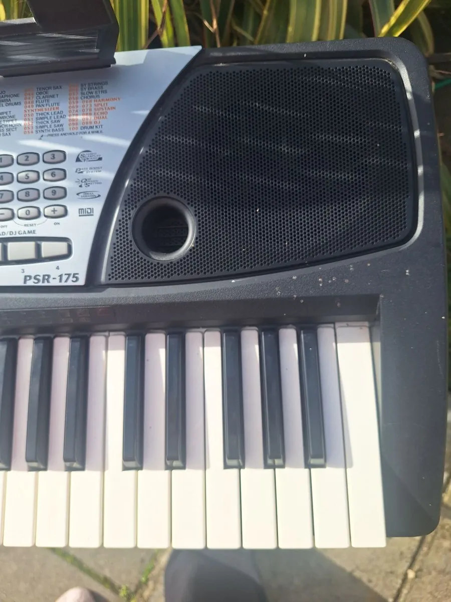 Yamaha PSR-175  Keyboard - Image 2