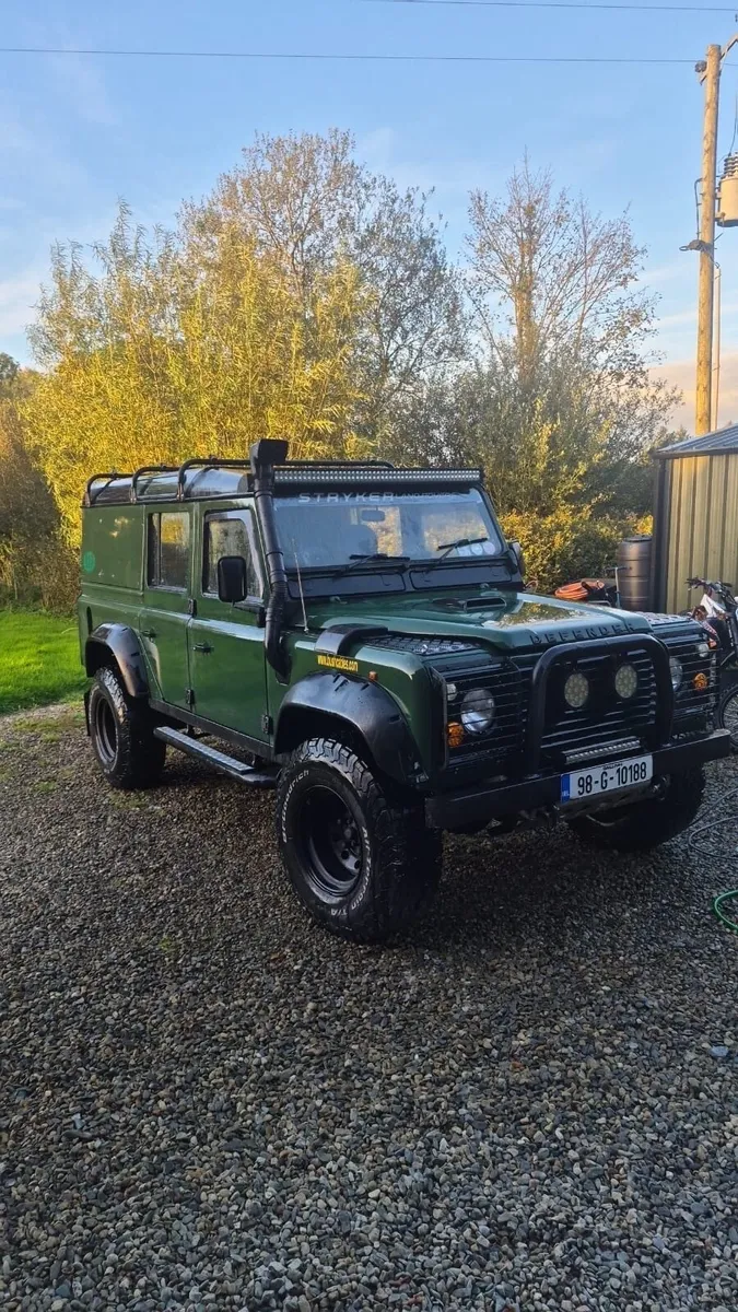 Land rover defender - Image 3