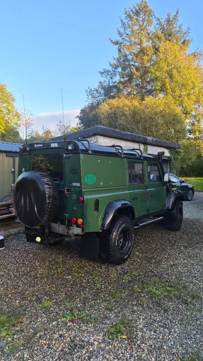Land rover defender - Image 4
