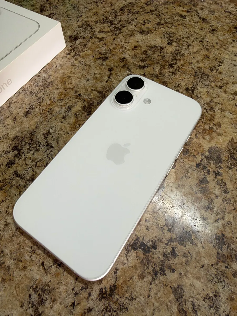 iPhone 16 - Image 4