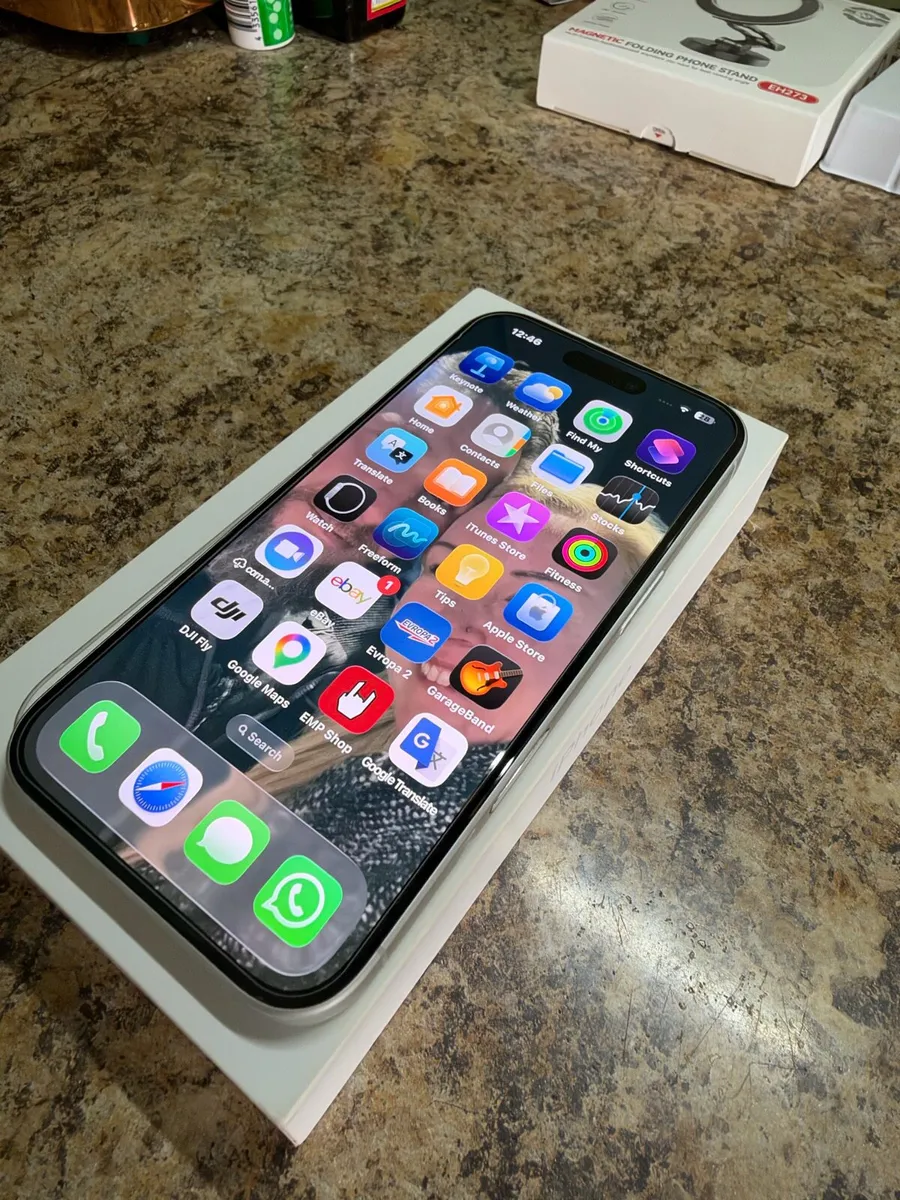 iPhone 16 - Image 2