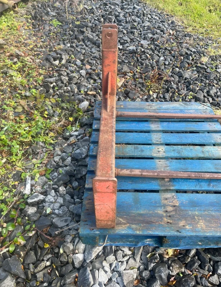 Bale spike / cattle troughs - Image 3