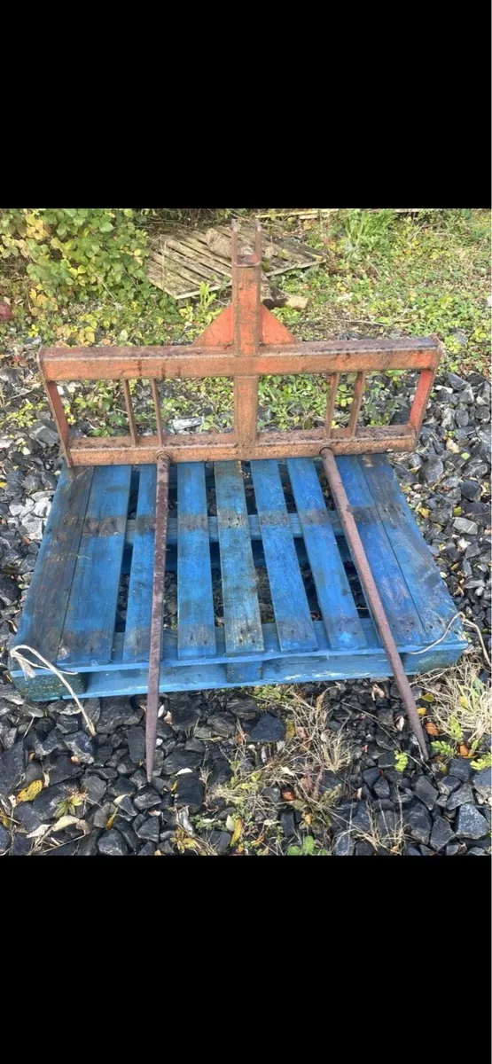 Bale spike / cattle troughs - Image 2