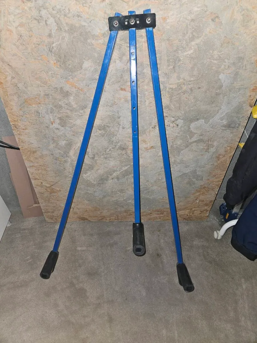 Leg stretcher