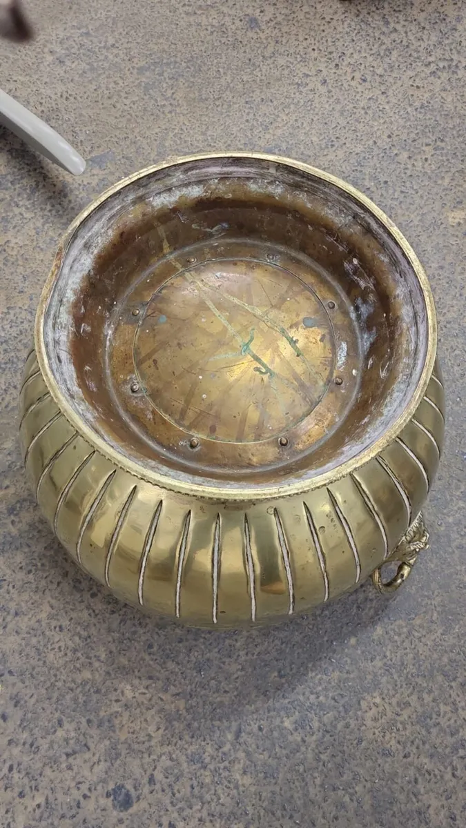 Large 19th century brass planter - Image 4