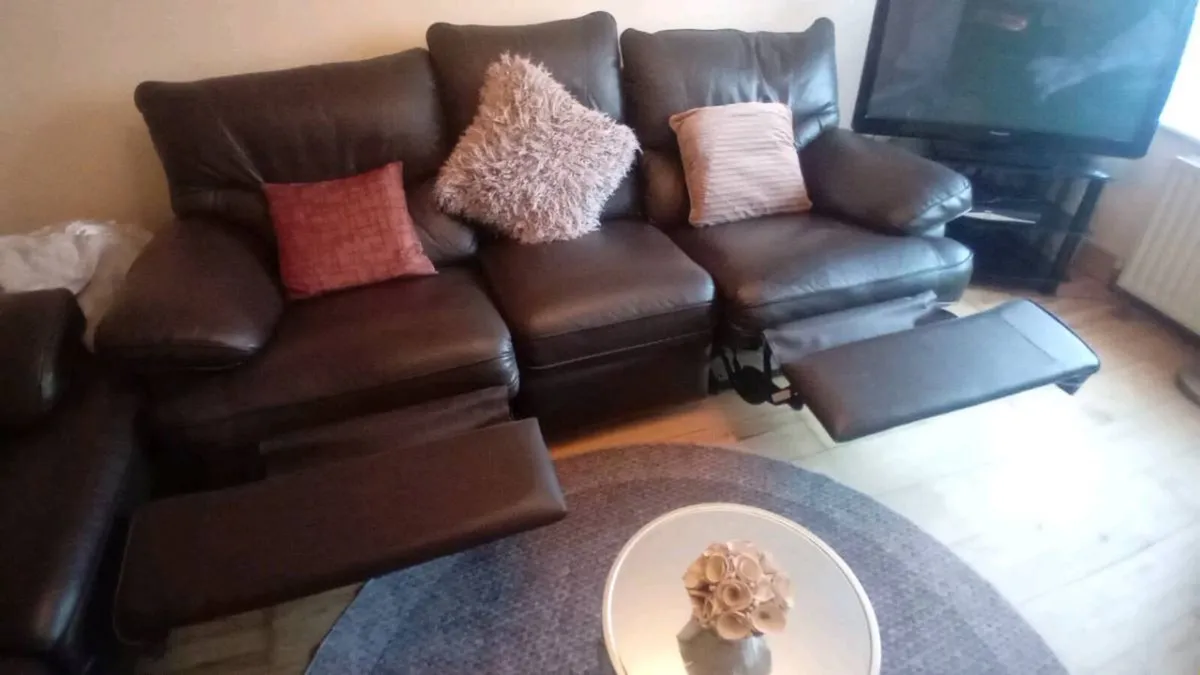 Brown leather sofa - Image 2