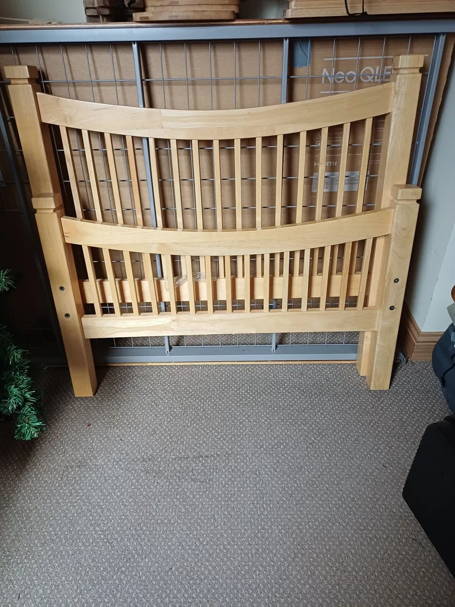 Metal headboard, double matress, single bed. - Image 2