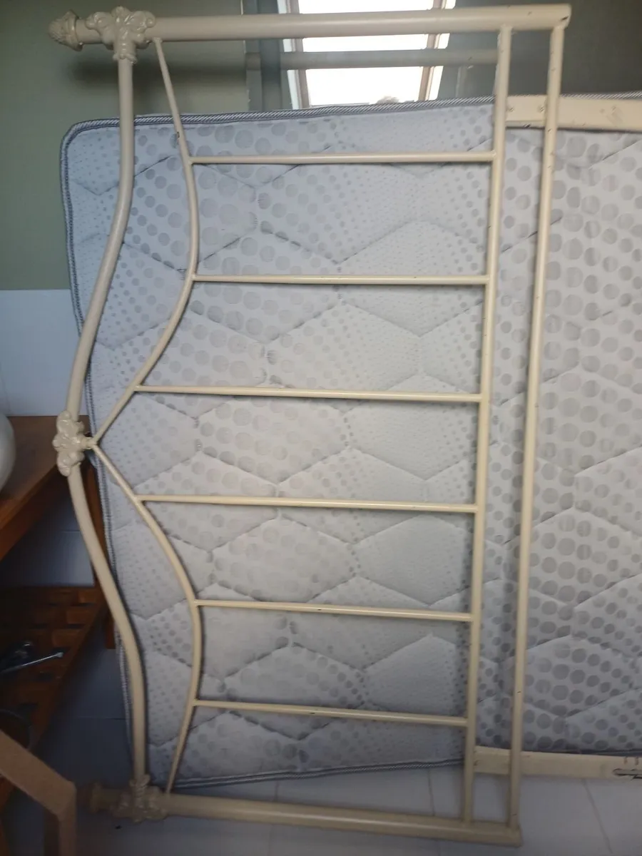 Metal headboard, double matress, single bed. - Image 3