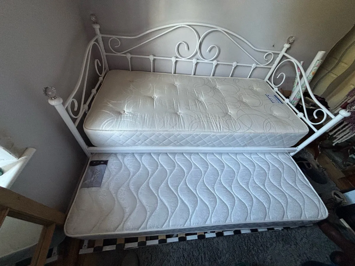 Day bed - Image 4