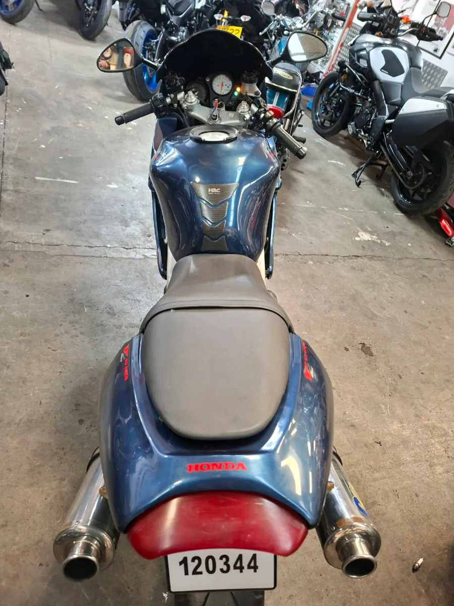 Honda vtr 1000 - Image 4