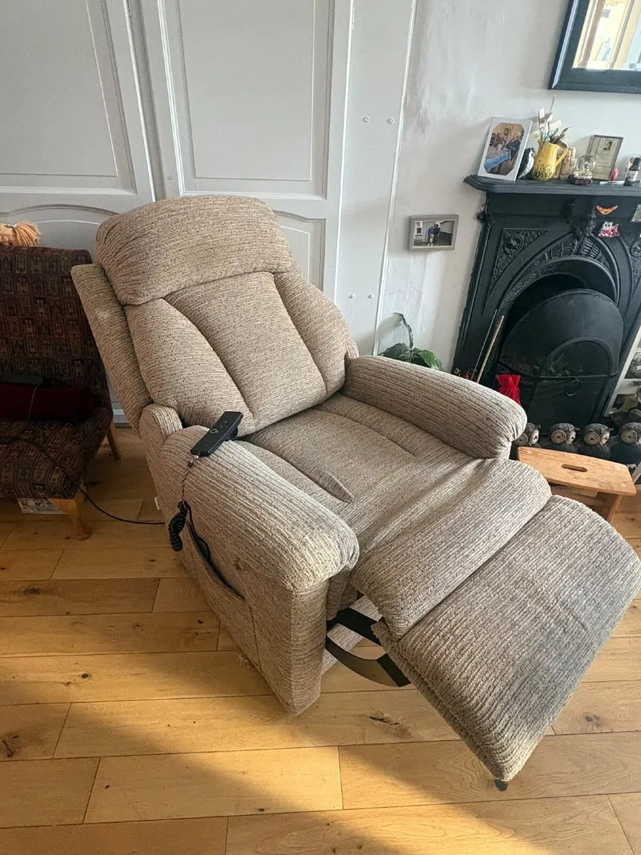 Recliner chair - Image 1