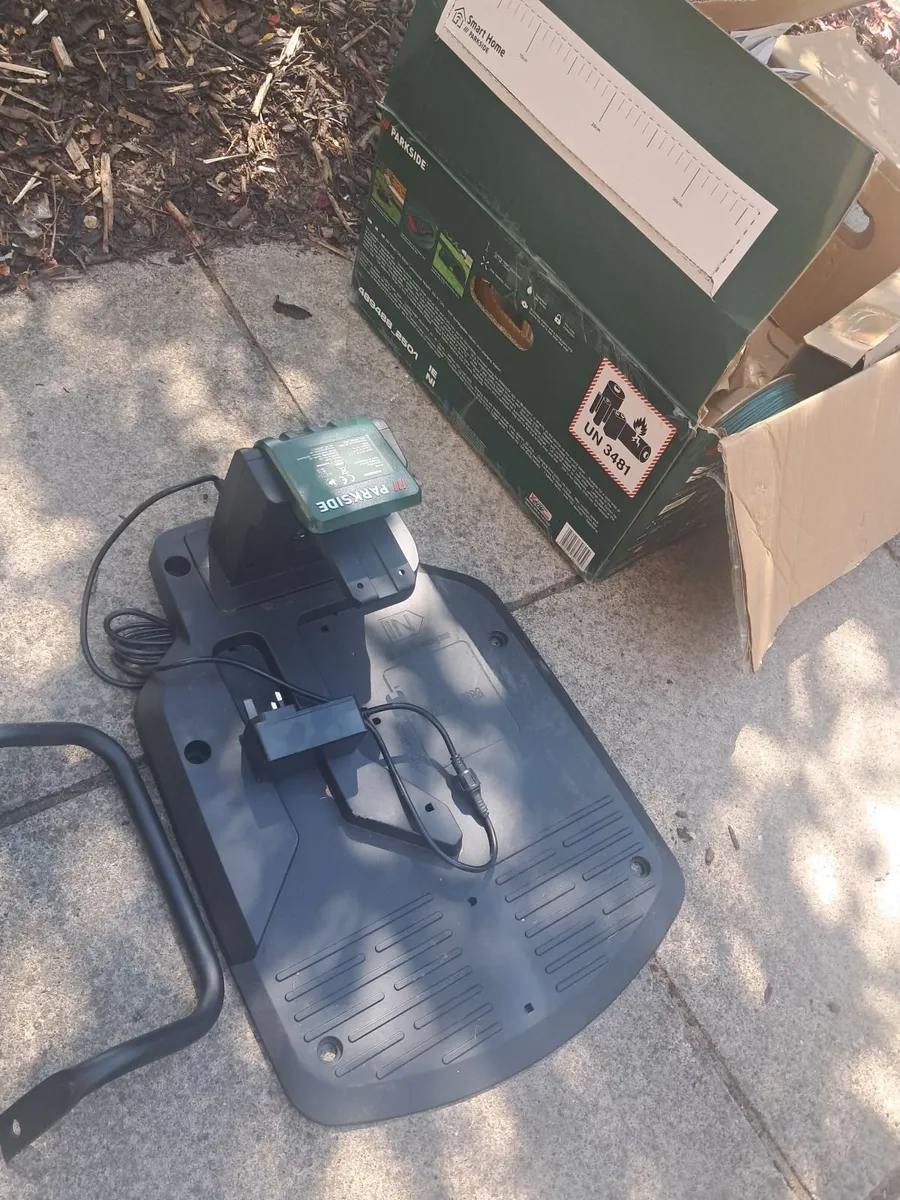Robotic lawnmower - Image 4