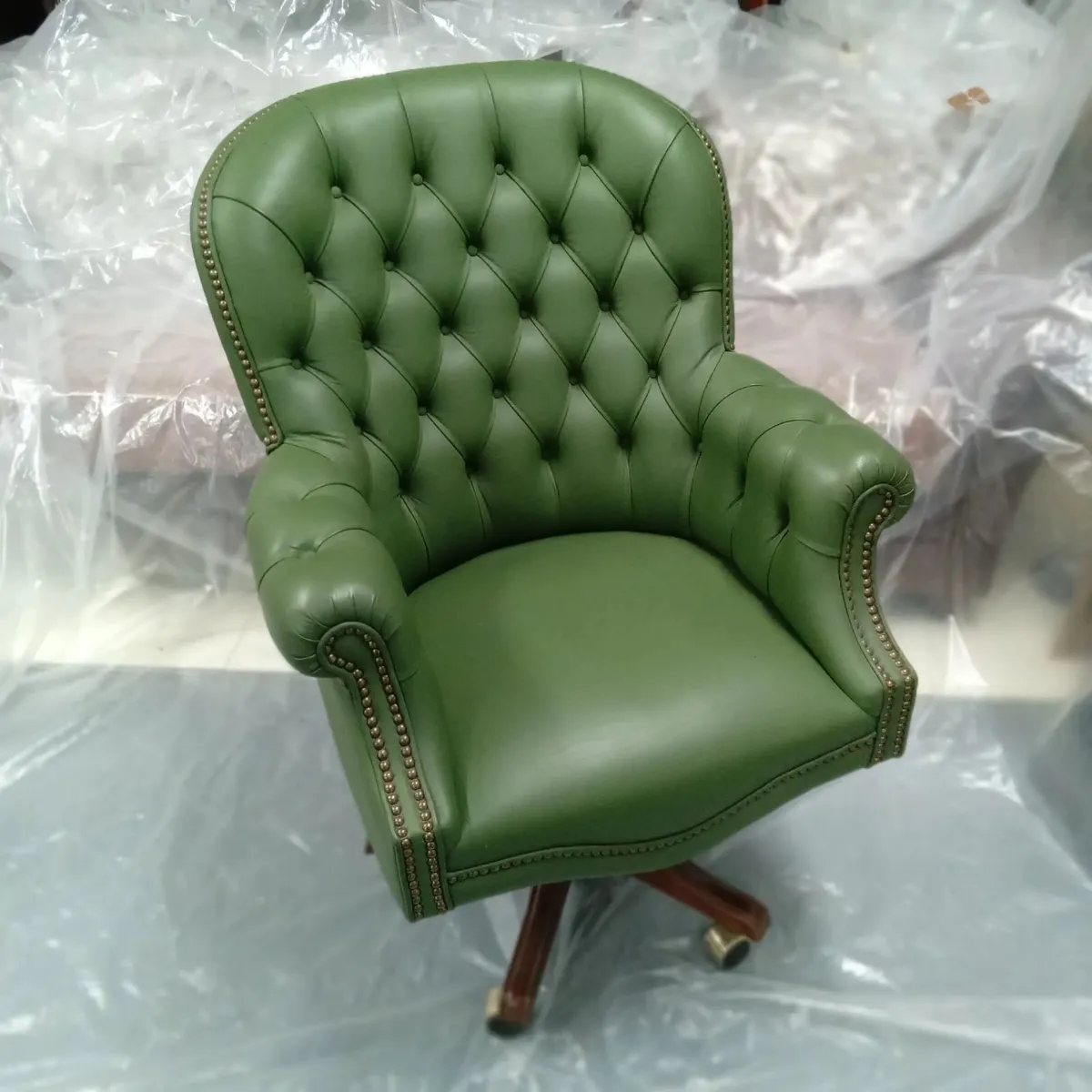 Swivel Green Leather with pump - Image 2