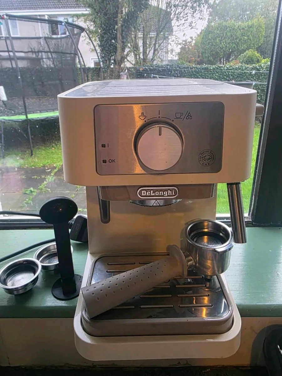 De Longi Coffee Machine