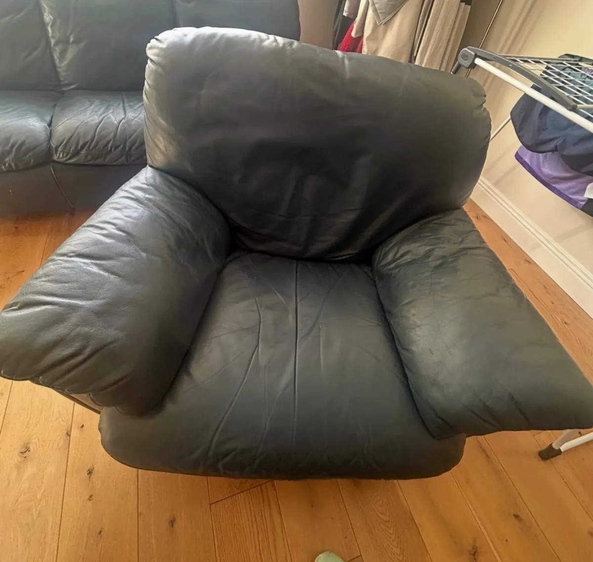 Couch and two armchairs  with footstool - Image 2