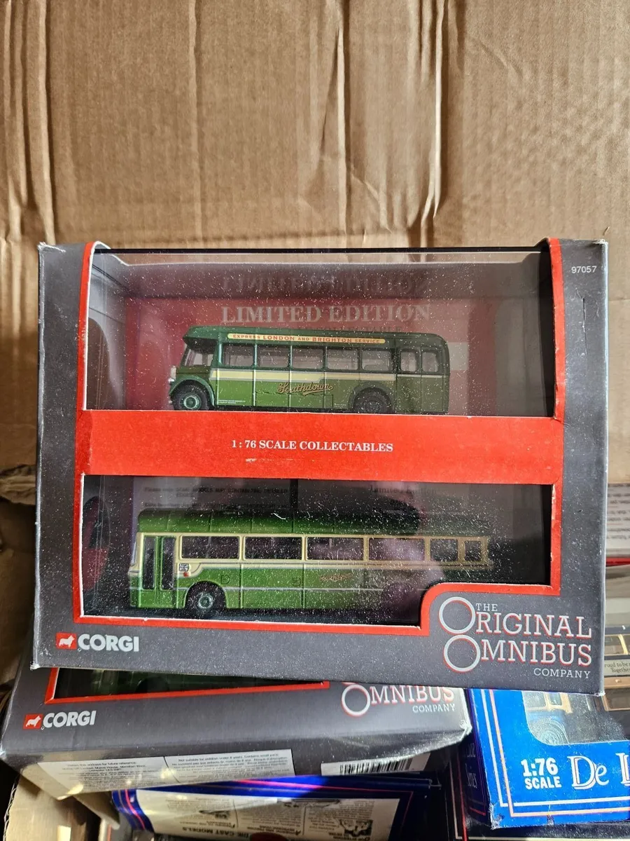 Corgi Bus Set - Image 1