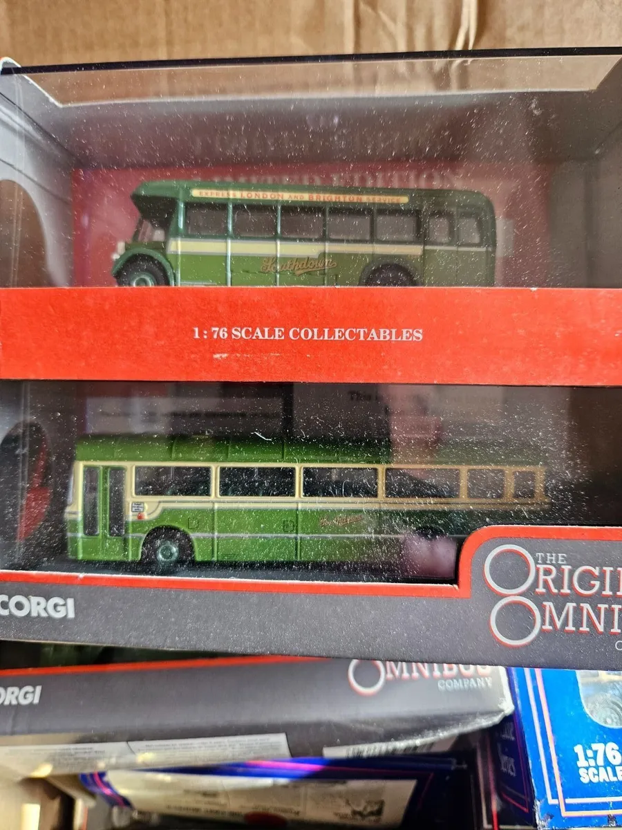 Corgi Bus Set - Image 3