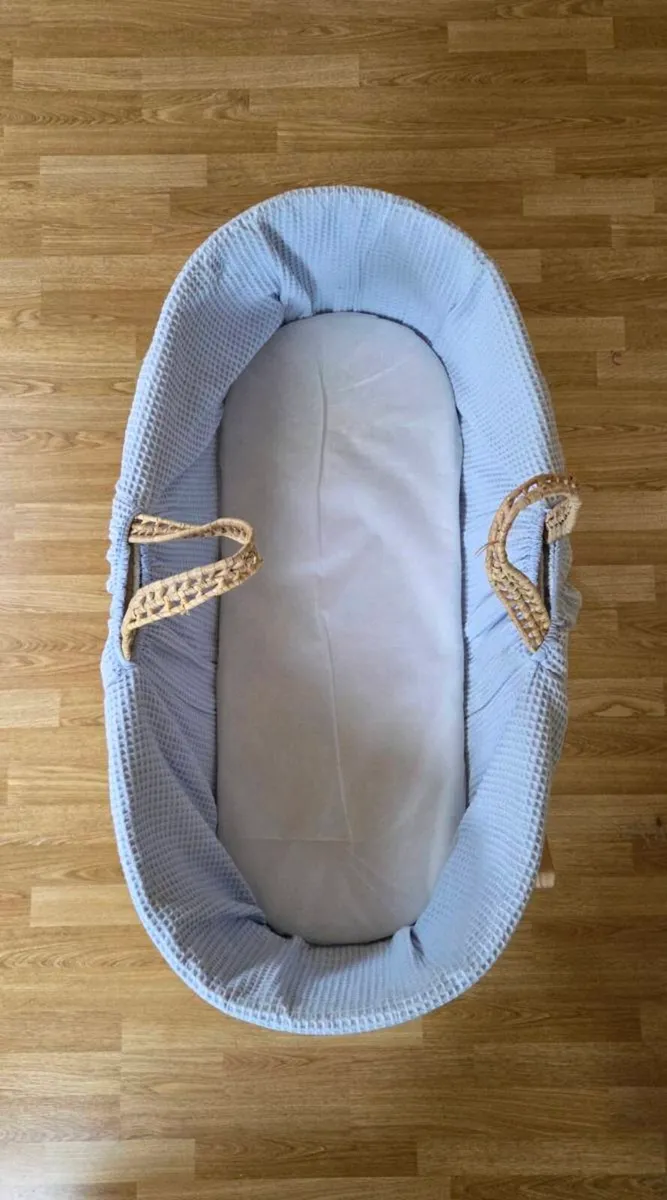 Moses Basket with Stand - Image 3