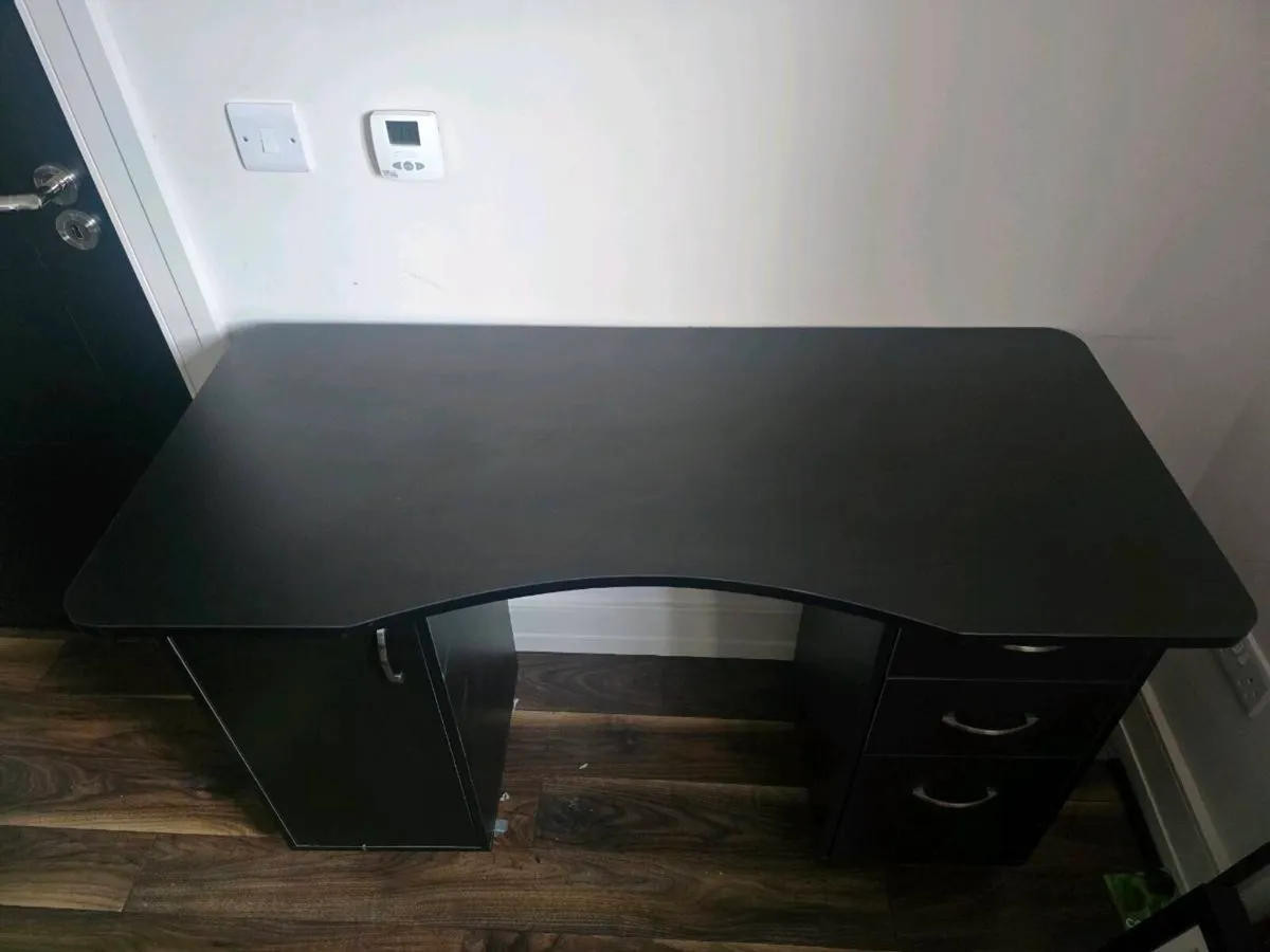 Nail/Makeup Table