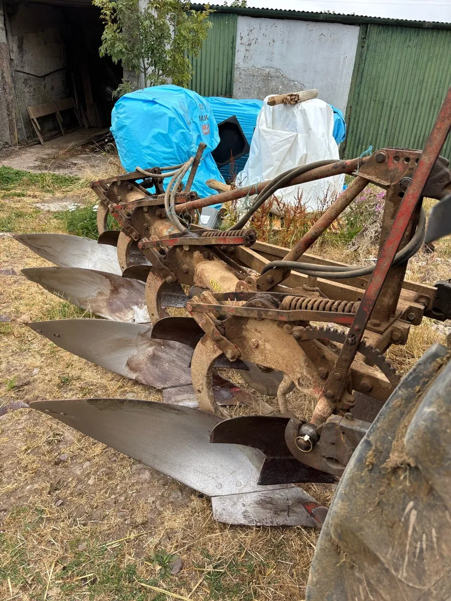 Kverneland plough - Image 1
