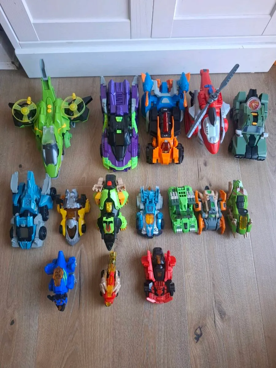 Switch and go dinos - Image 1