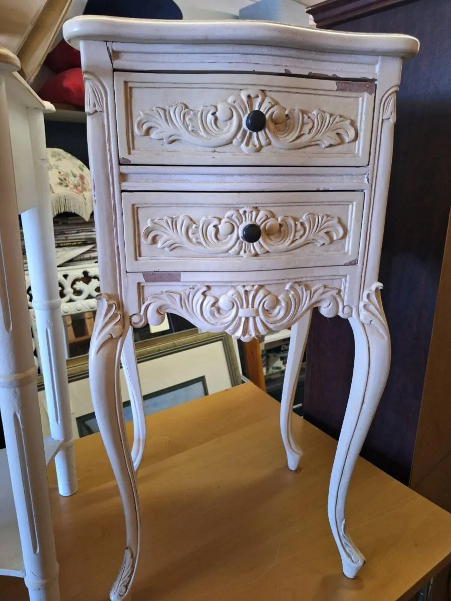 Two small vintage bedside tables for upcycling - Image 2