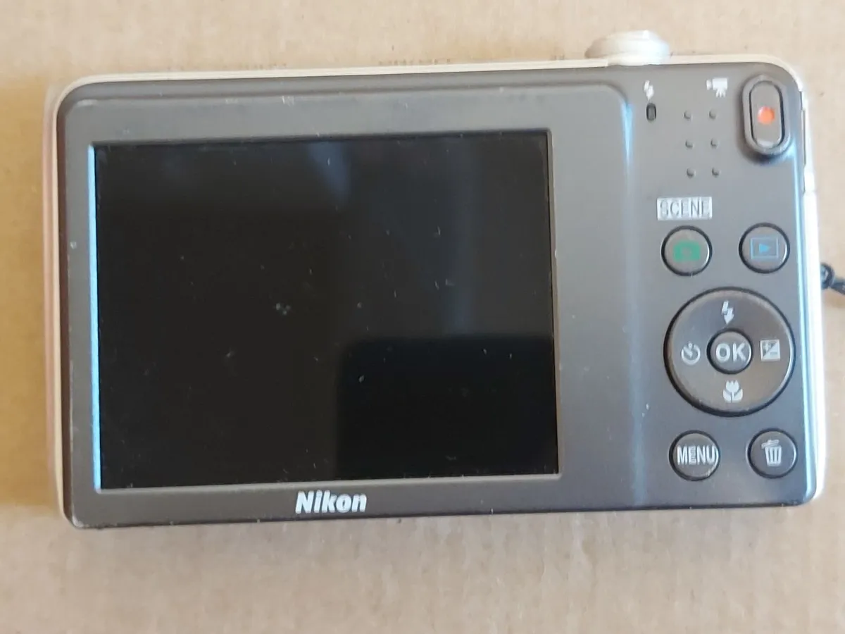 Nikon Coolpix S3600, 8 x wide Zoom, 20.1 MP Camera - Image 2
