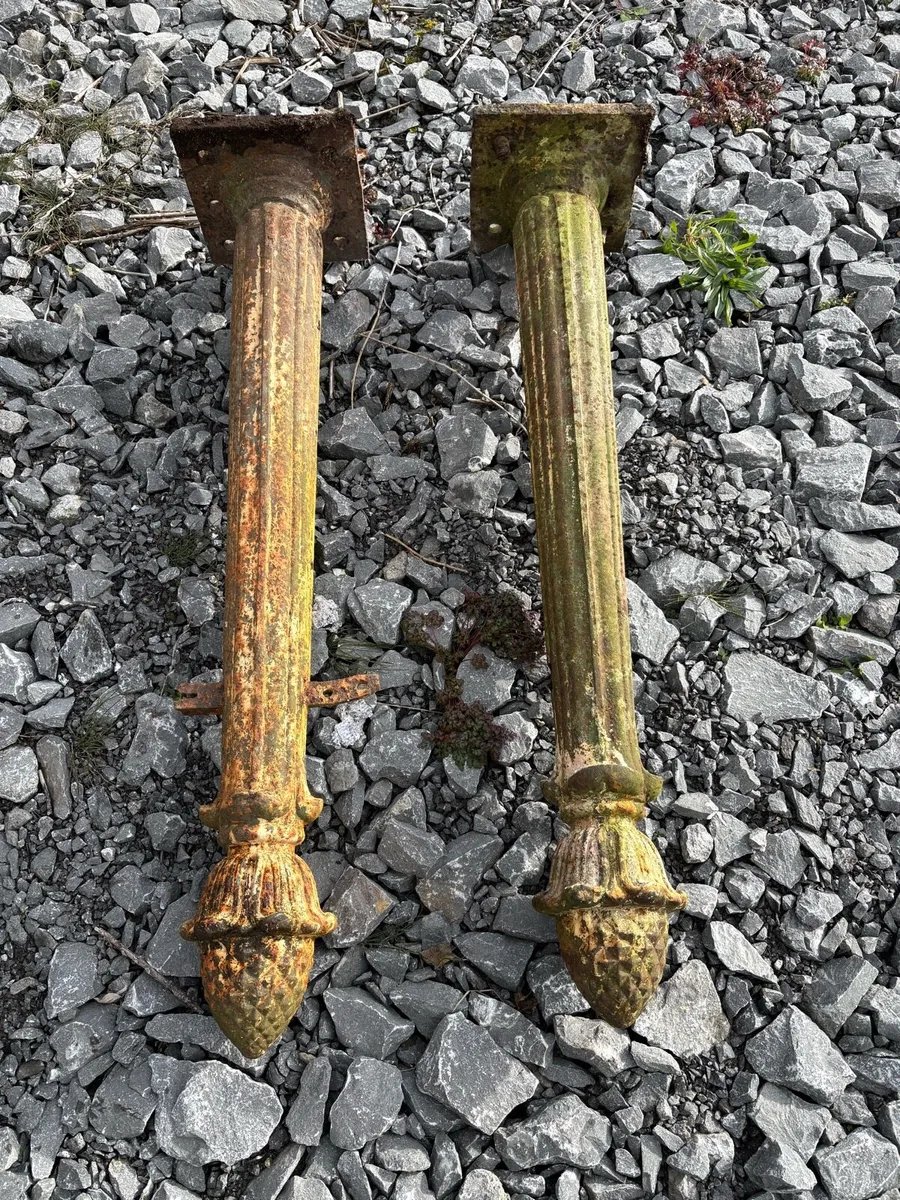 Victorian cast iron pillar’s - Image 1