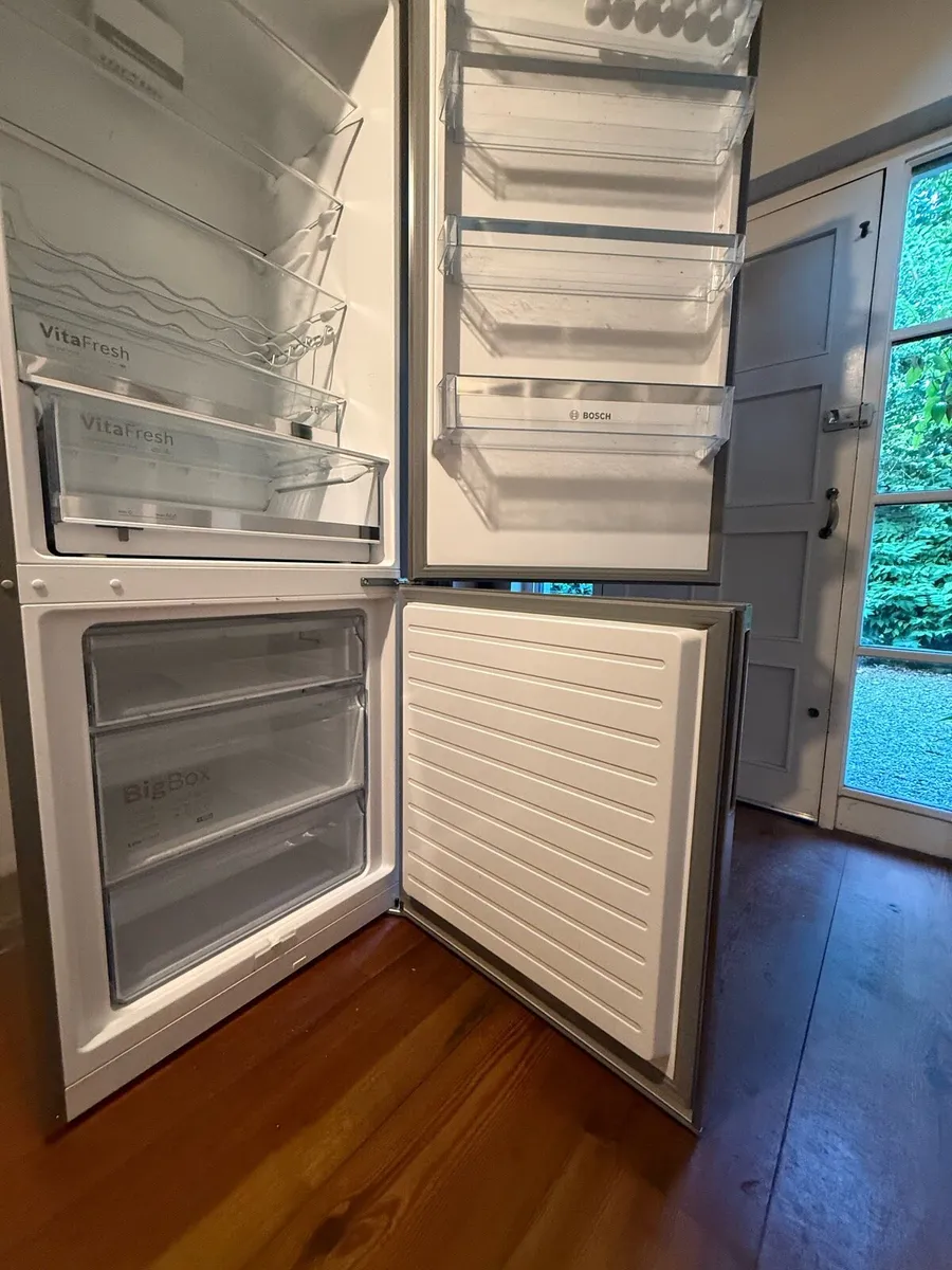 Bosch Fridge Freezer Model KGE49AICAG - Image 1