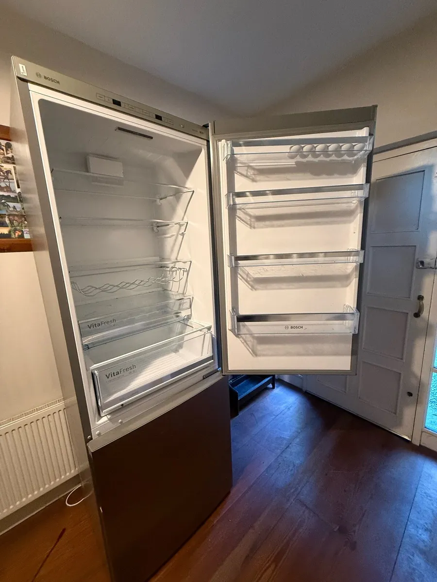 Bosch Fridge Freezer Model KGE49AICAG - Image 3