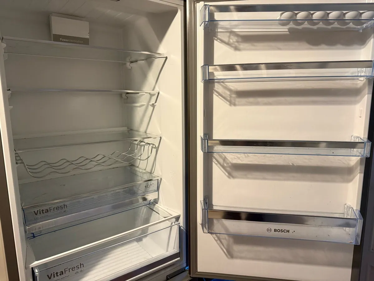 Bosch Fridge Freezer Model KGE49AICAG - Image 4