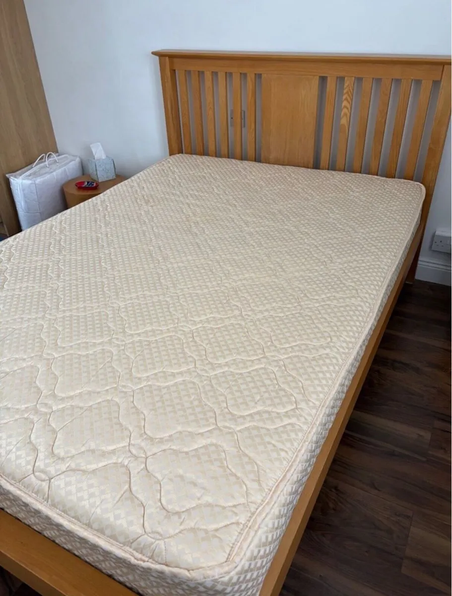 Magnificent Solid 4Ft 6” Double Oak Wooden Bed - Image 2