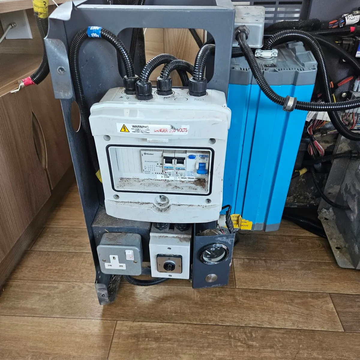 Motor home electric system - Image 2