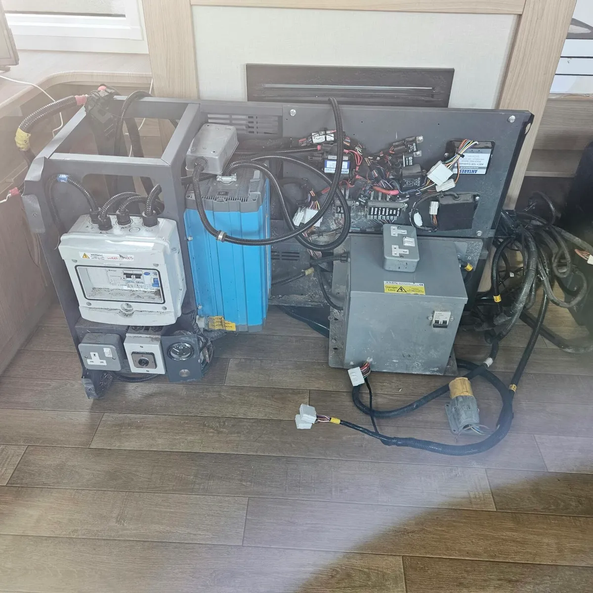 Motor home electric system - Image 1