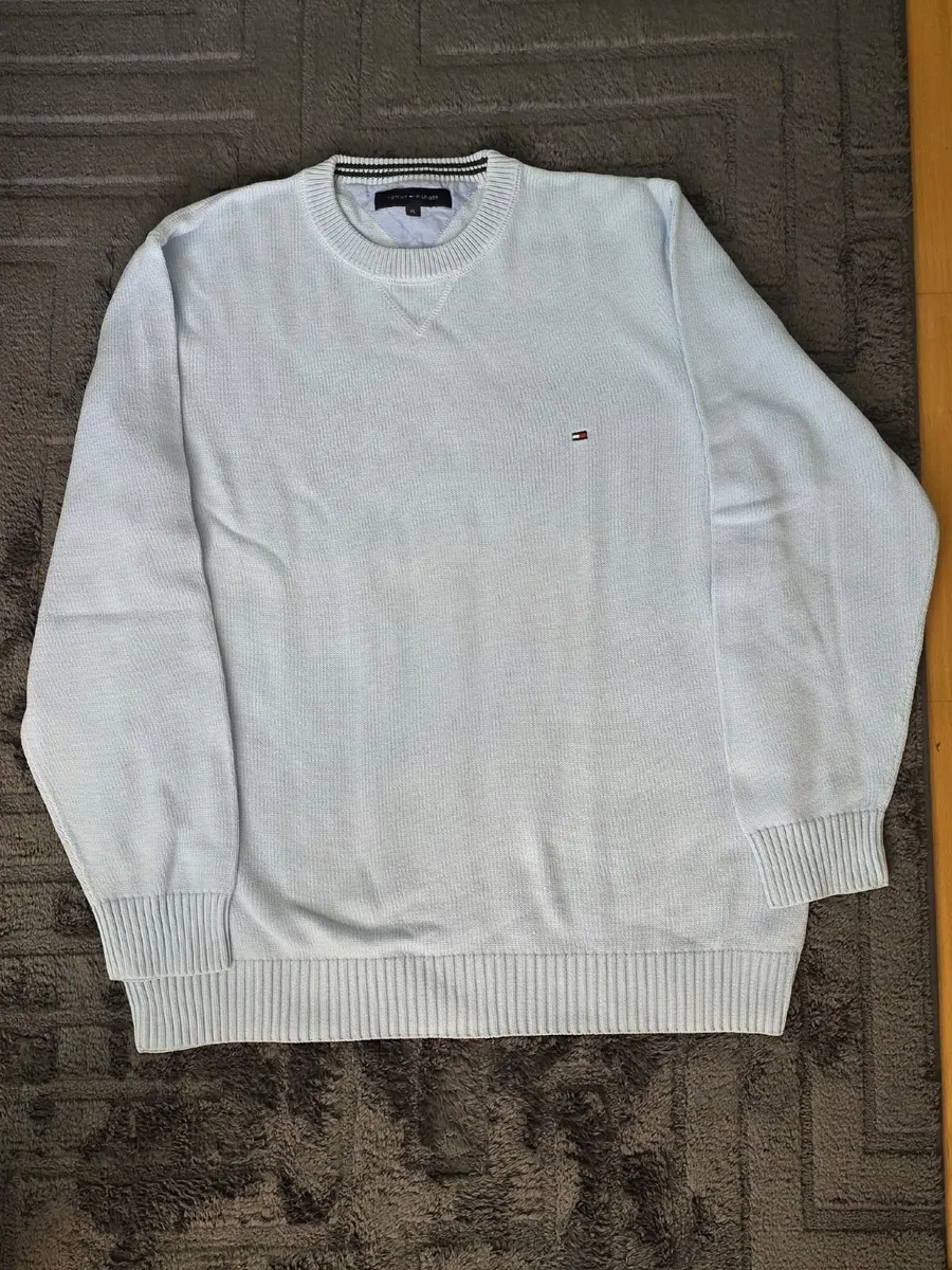 Tommy Hilfiger men's crewneck knit jumper in white - Image 2