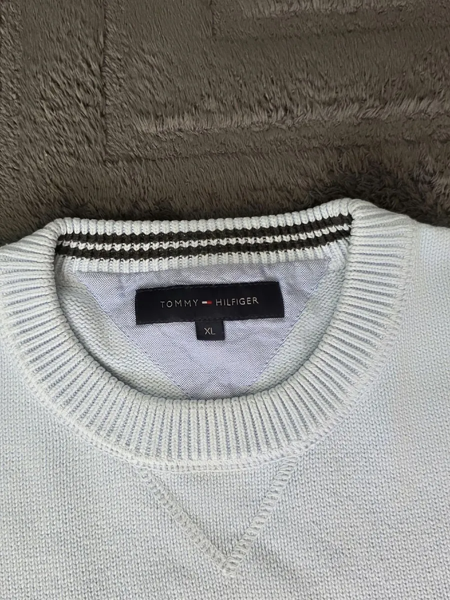 Tommy Hilfiger men's crewneck knit jumper in white - Image 4