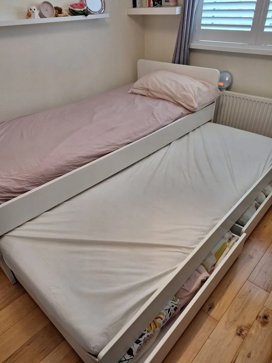 Single bed AS GOOD AS NEW - Image 1