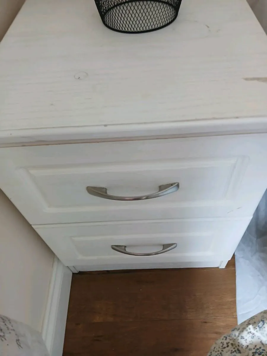 2 lockers - Image 1