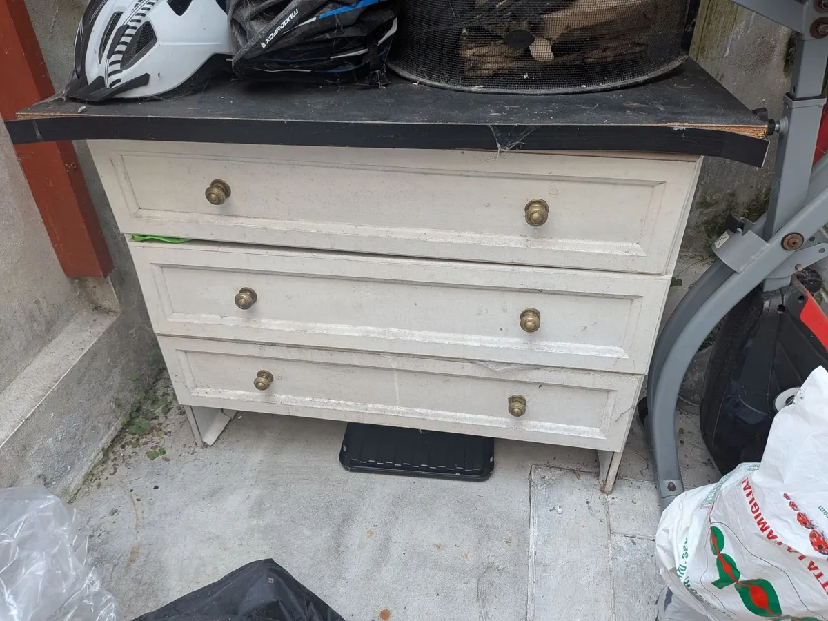 White cabinet - Image 2