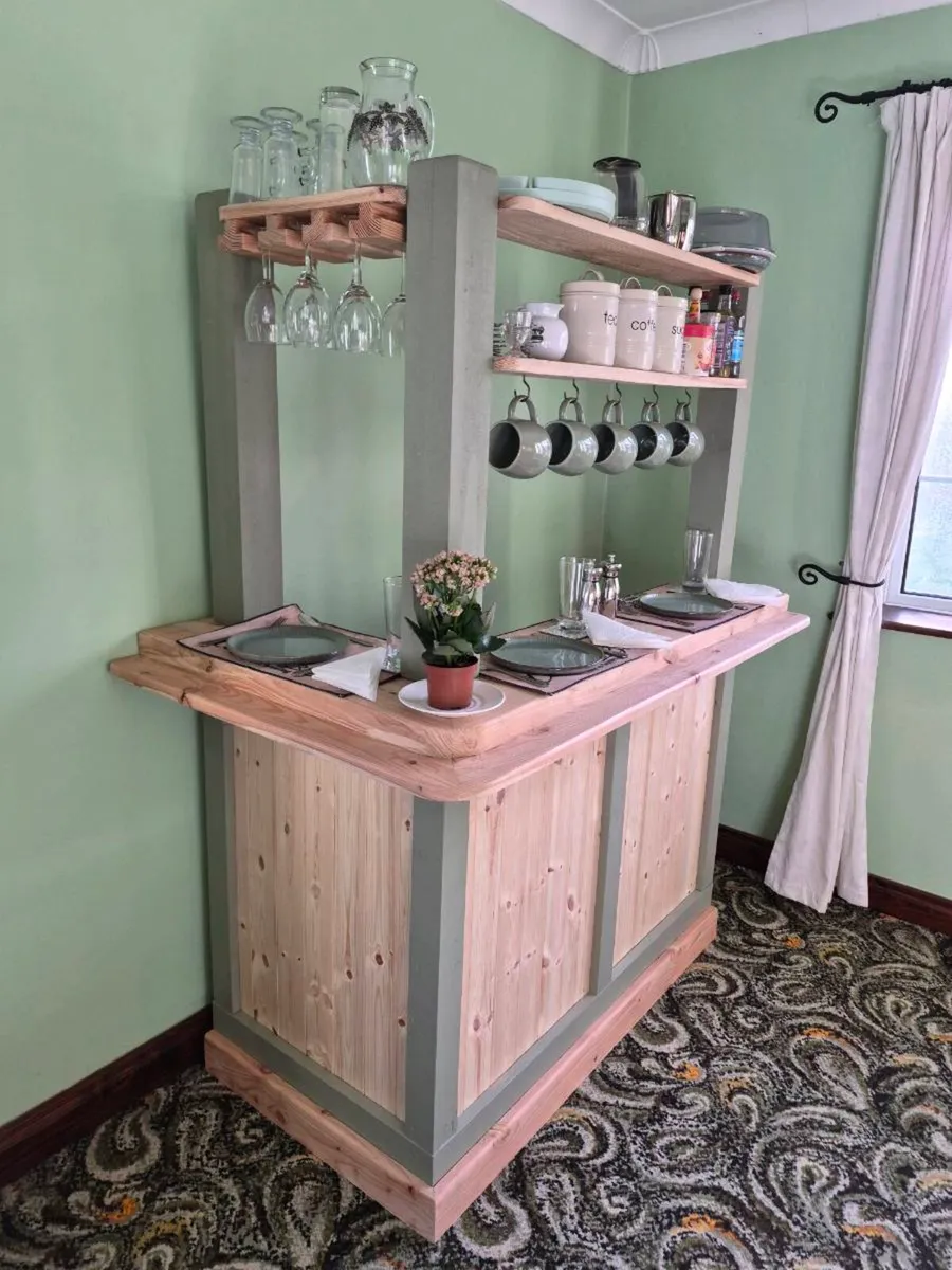 Rustic home bar - Image 1