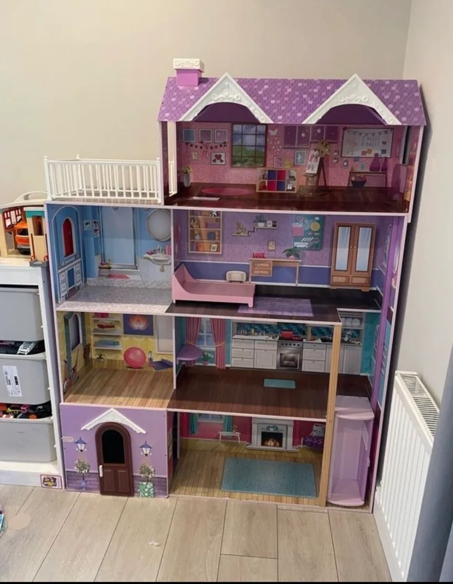 Wooden doll house - Image 2