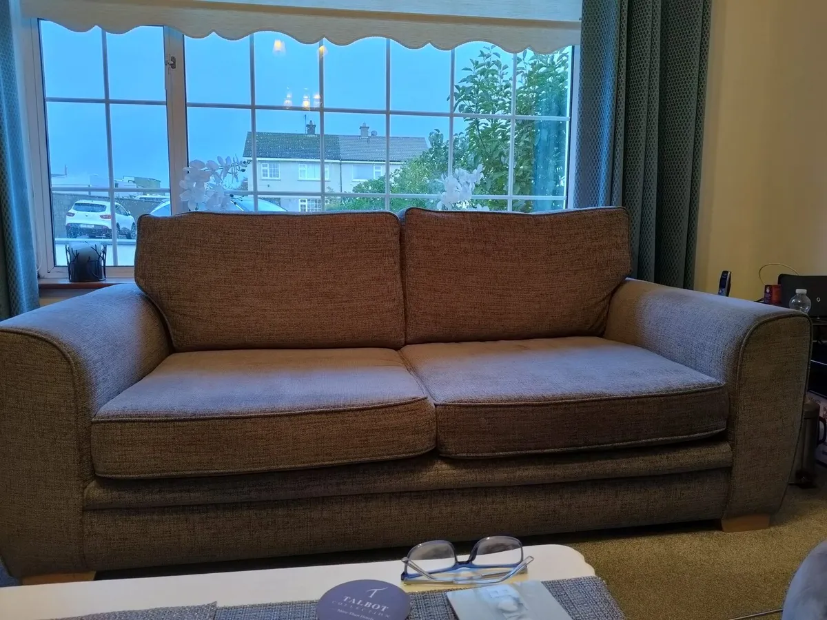 Couch - Image 4