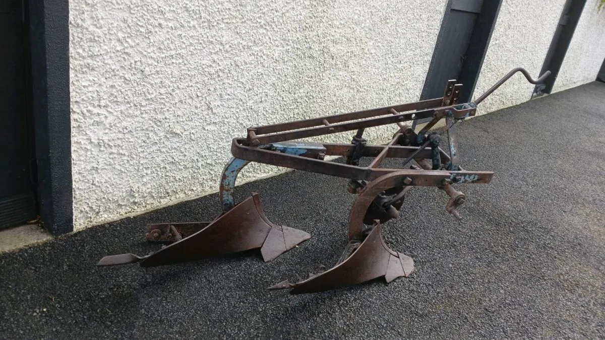 Ransomes TS54A "Robin" 2-Furrow Mounted Plough - Image 2